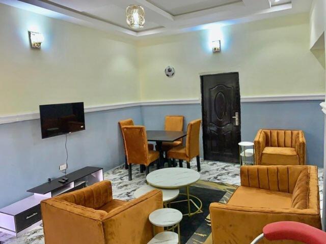 Luxury 3-Bedrooms, 3 Bathrooms Apartment At Oxford Villa Nnewi Exterior photo