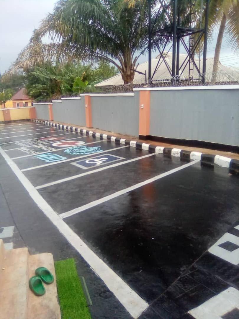 Luxury 3-Bedrooms, 3 Bathrooms Apartment At Oxford Villa Nnewi Exterior photo